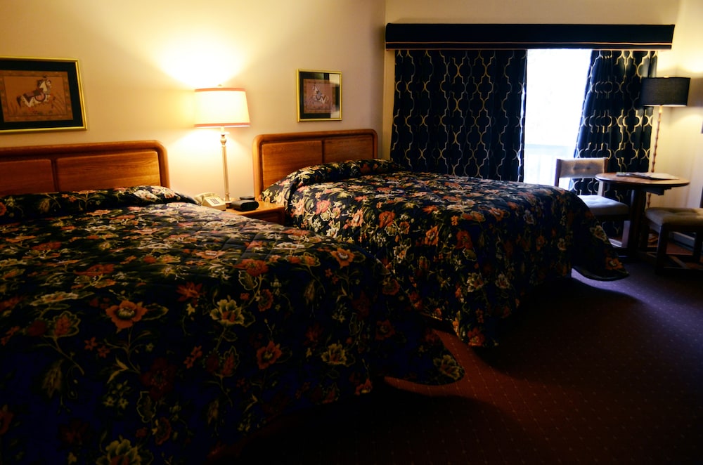 Deluxe Room, 2 Queen Beds - Ski Passes available at property photo 2