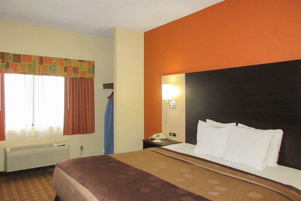 Room, 1 King Bed, Accessible, Non Smoking - Photo 2