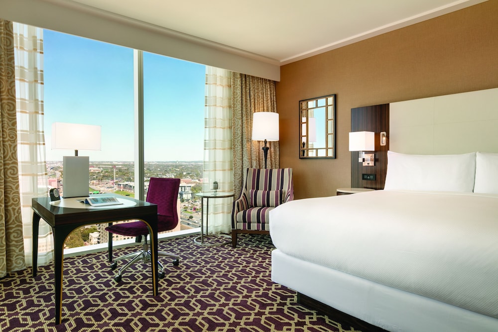Fairmont Gold, Grand Suite, 1 King Bed with Sofa bed photo 3