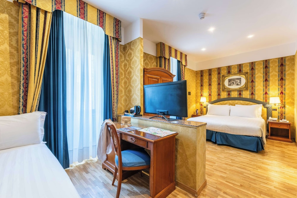 Comfort Room, 1 King Bed, Non Smoking (with Single Sofabed;Larger Room)