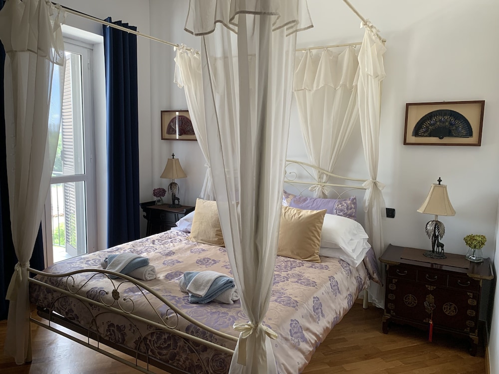 Romantic Double Room, 1 Queen Bed, Mountain View photo 3