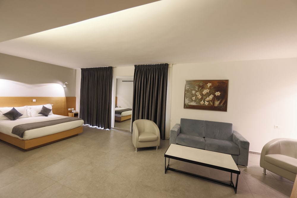 Junior Studio Suite