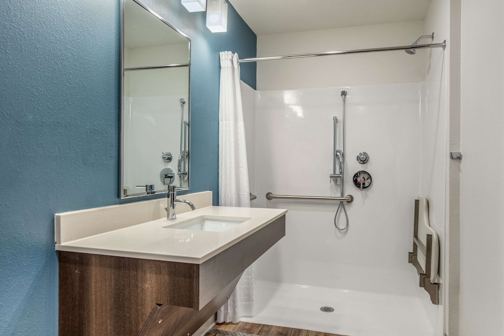 Room, 1 Queen Bed, Accessible, Non Smoking (Roll-in Shower) - Photo 5