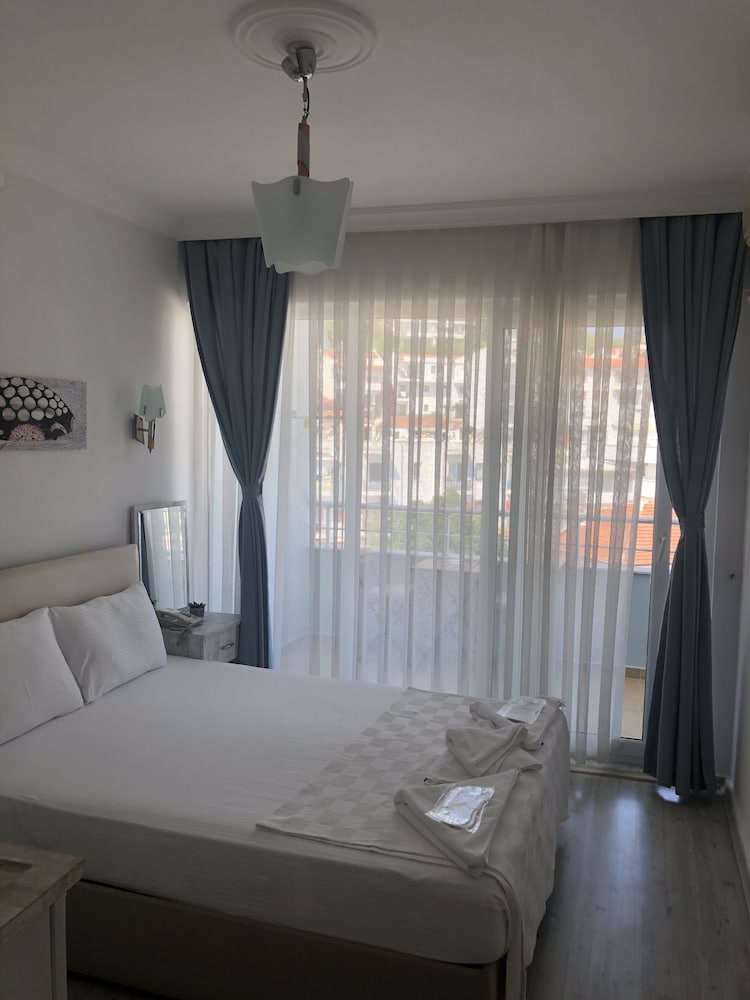 Standard Double Room, Partial Sea View photo 3