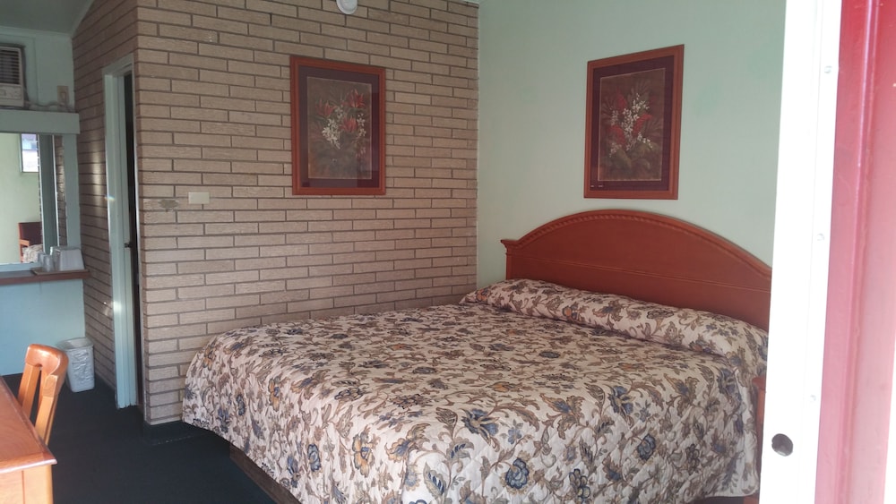 Classic Room, 1 King Bed, Non Smoking