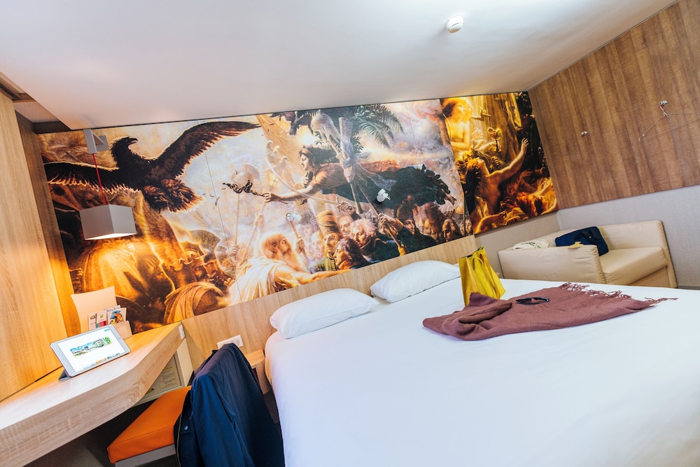 Standard Suite, 1 Double Bed with Sofa bed - Photo 5