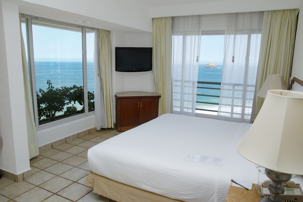 Junior Suite, 1 King Bed, Ocean View - Photo 1