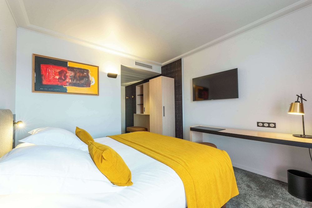 Classic Room, 1 Queen Bed, Smoking - Photo 1