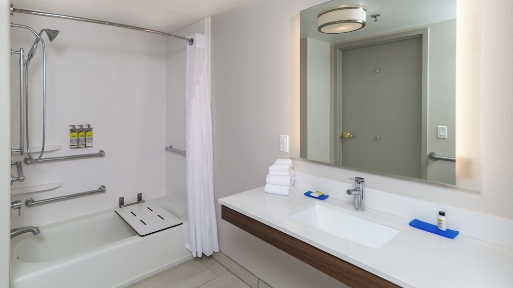 Suite, 1 King Bed, Accessible (Communications, Mobility) - Photo 4
