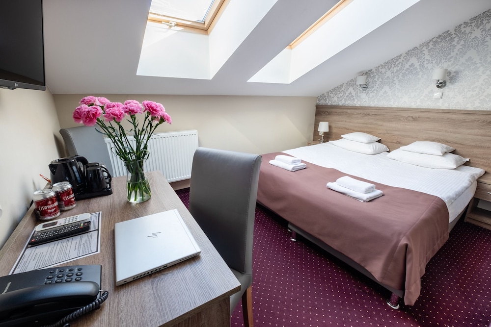 Standard Double Room - Photo 8