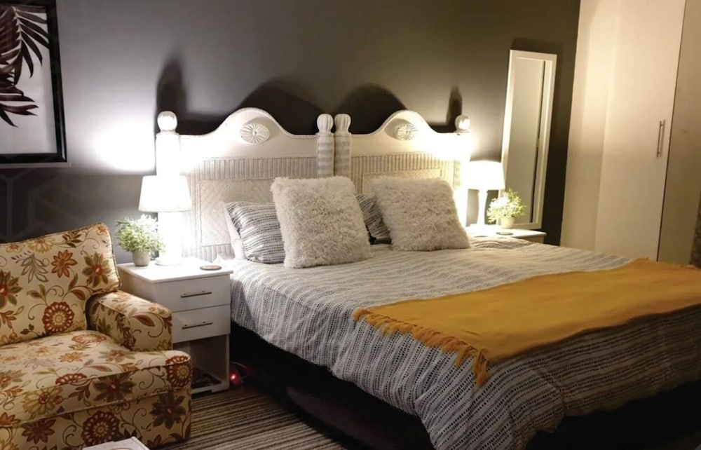 Comfort Cottage, 1 King Bed photo 1