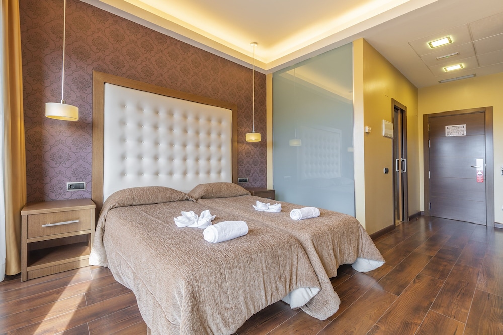 Standard Twin Room - Photo 3