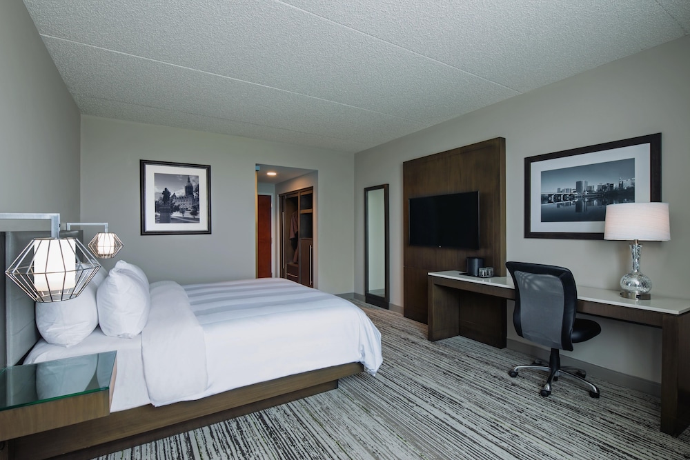 Club Room, 1 King Bed photo 3