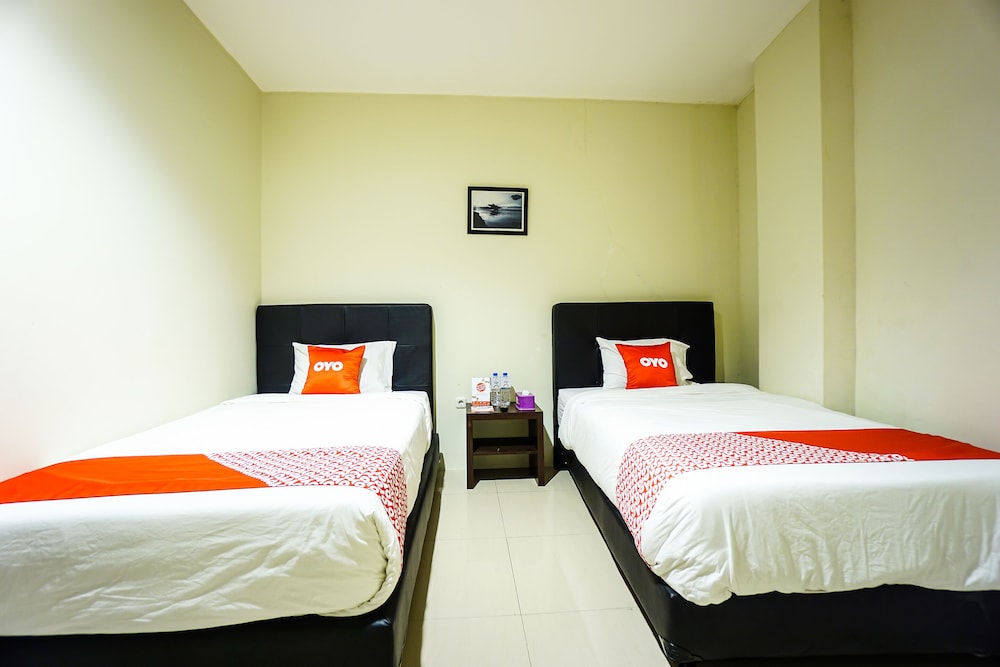 Standard Twin Room - Photo 9