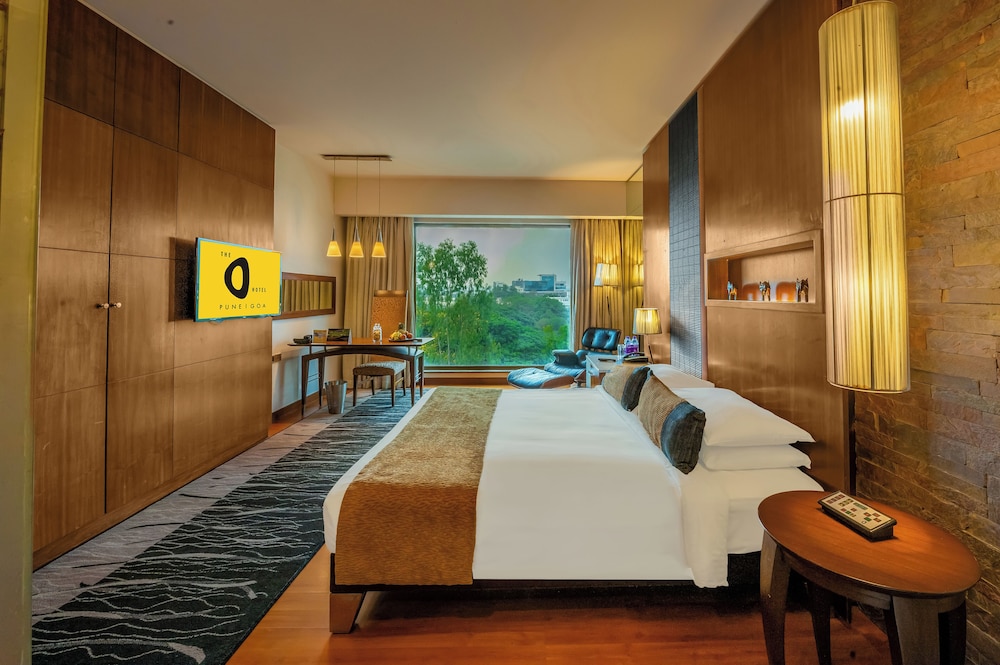 Premier Room with Bathtub - Photo 6