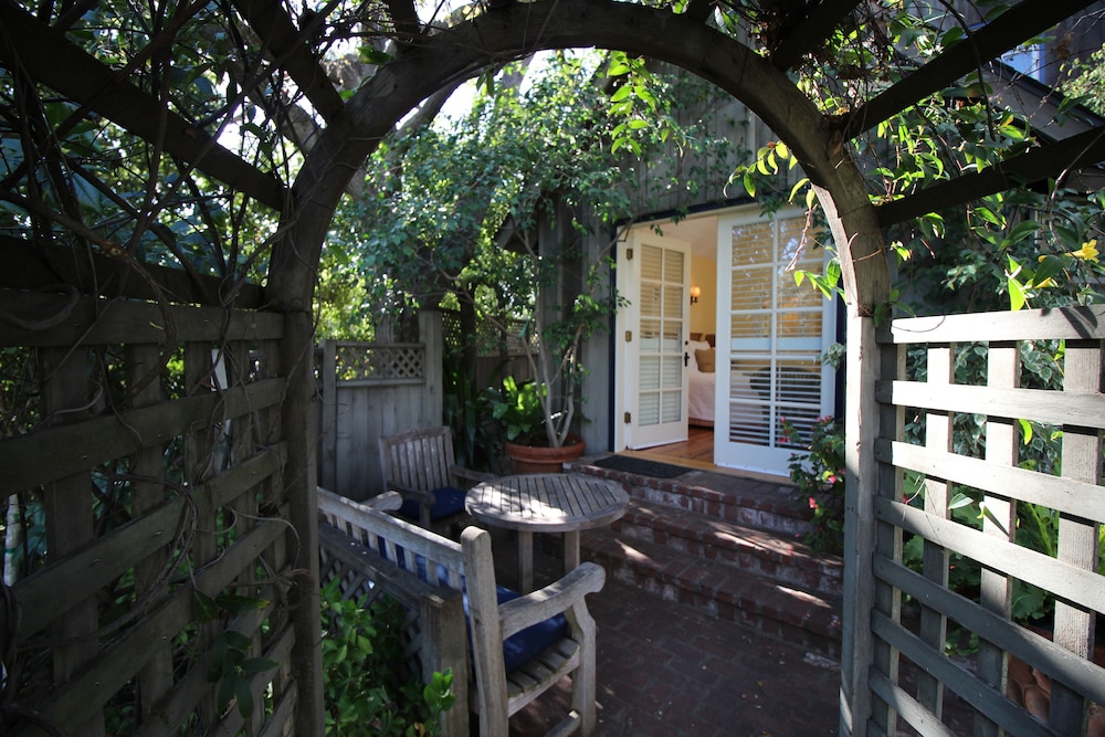 Luxury Bungalow, 1 Queen Bed, Patio, Garden Area (The Garden Room) - Photo 3