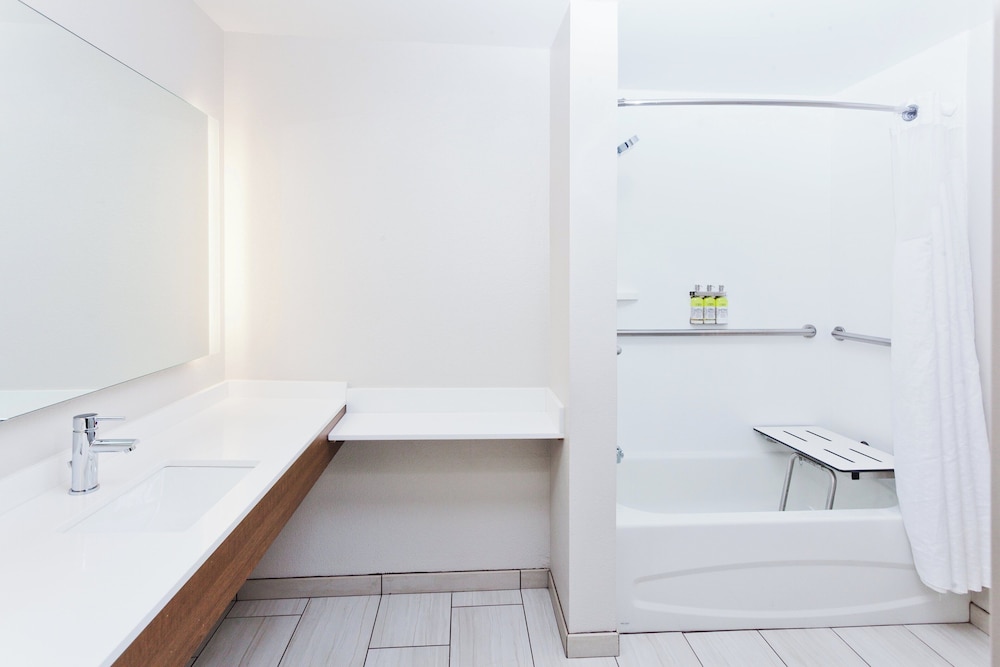 Room, 2 Queen Beds, Accessible (Communications, Accessible Tub) - Photo 8
