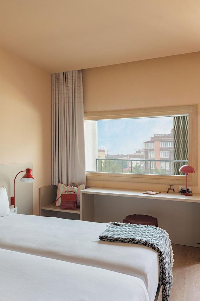 Basic Apartment, 1 Bedroom, Mobility Accessible, City View