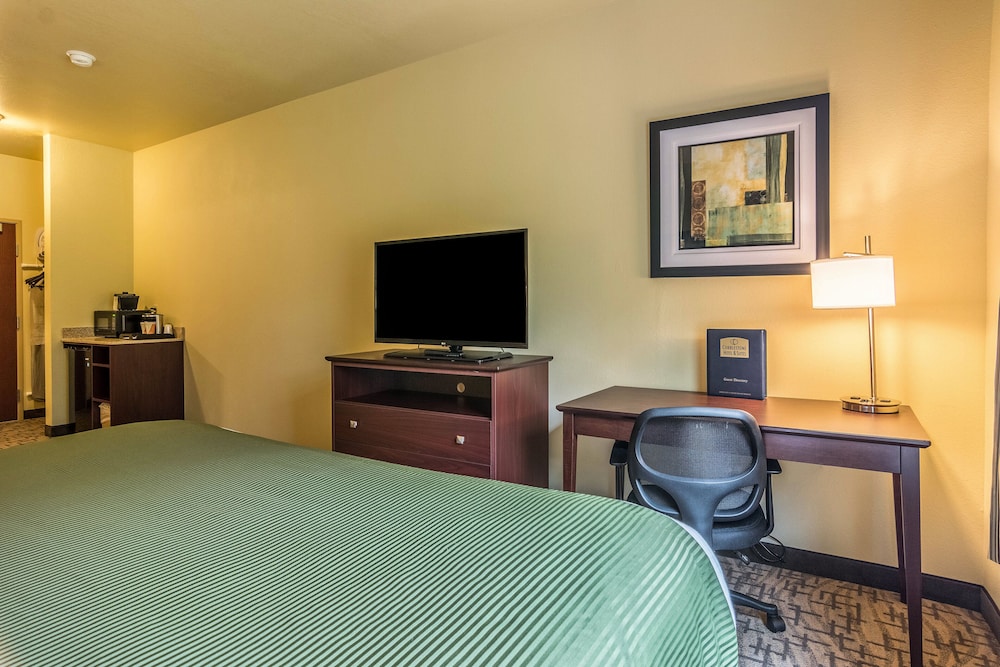 Suite, 1 King Bed, Non Smoking, Jetted Tub photo 3
