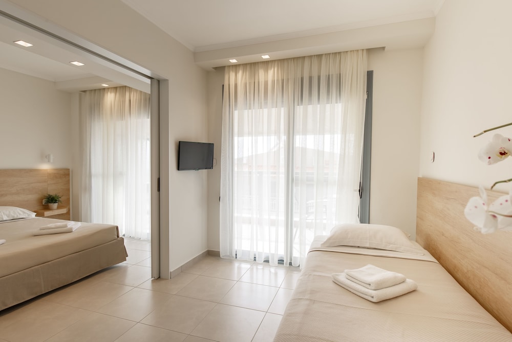 Suite, 2 Bedrooms, Partial Sea View photo 3