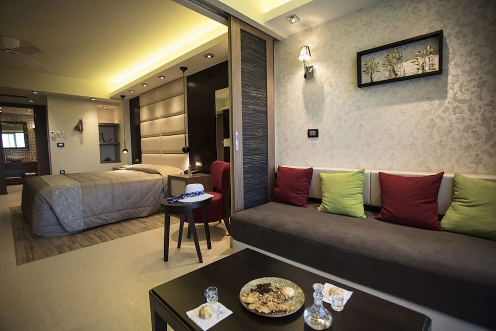 Luxury Executive Suite with Sea View photo 3
