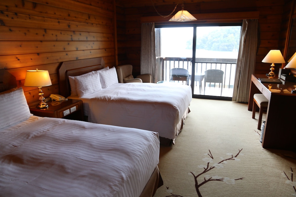 Deluxe Quadruple Room, 2 Double Beds, Balcony, Lake View photo 3