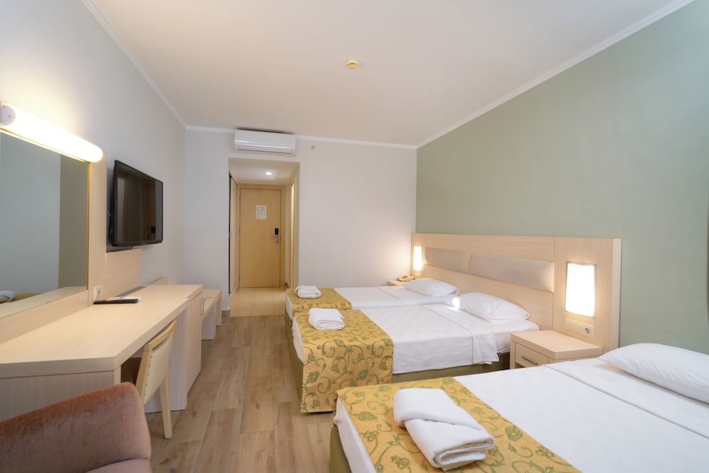 Standard Room, Pool View photo 1