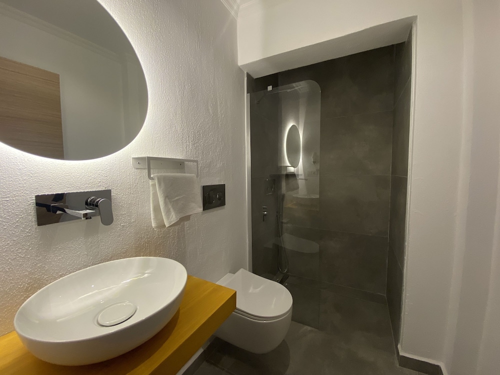 Comfort Room photo 2