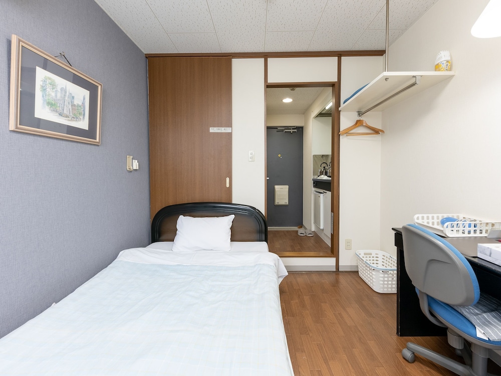 Single Room, Smoking