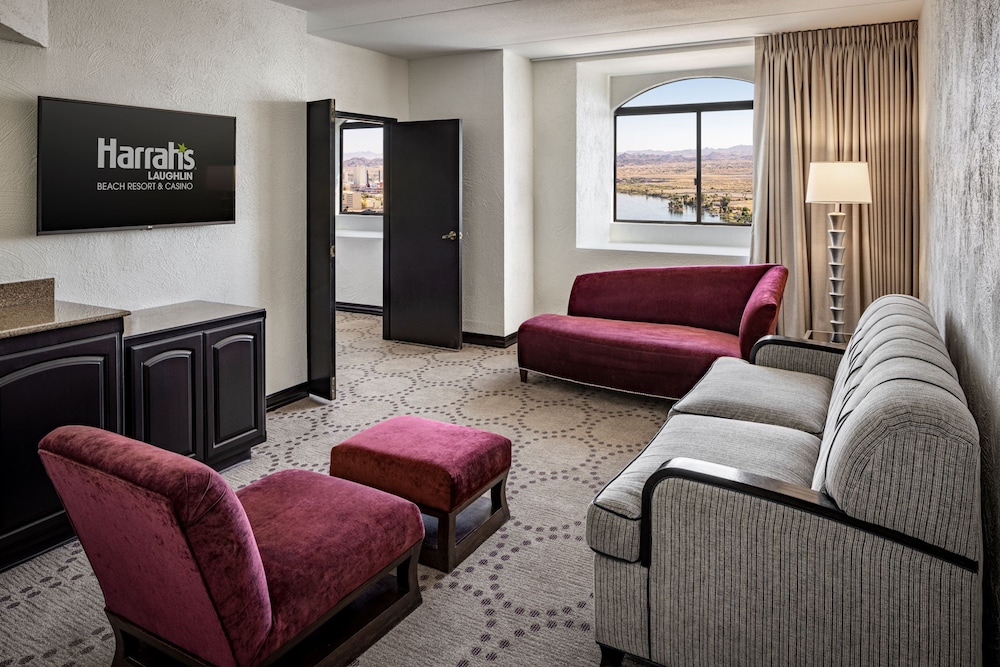 North Tower Vista Suite King Non-Smoking (Newly Renovated) - Photo 4