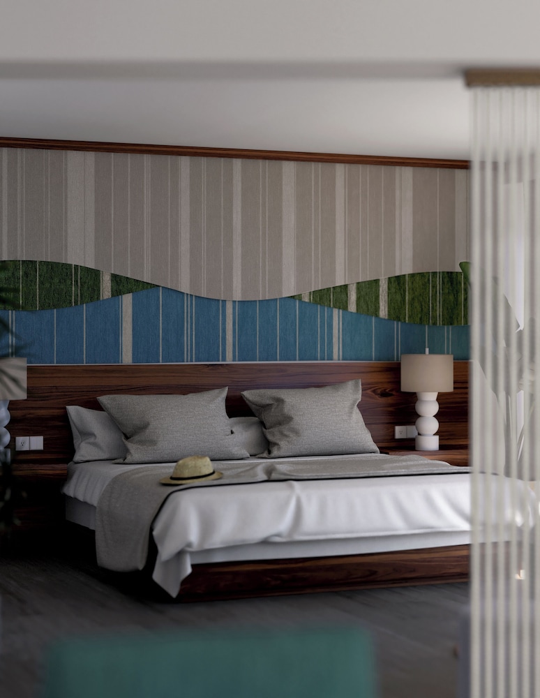 Royal Suite King Partial Ocean View