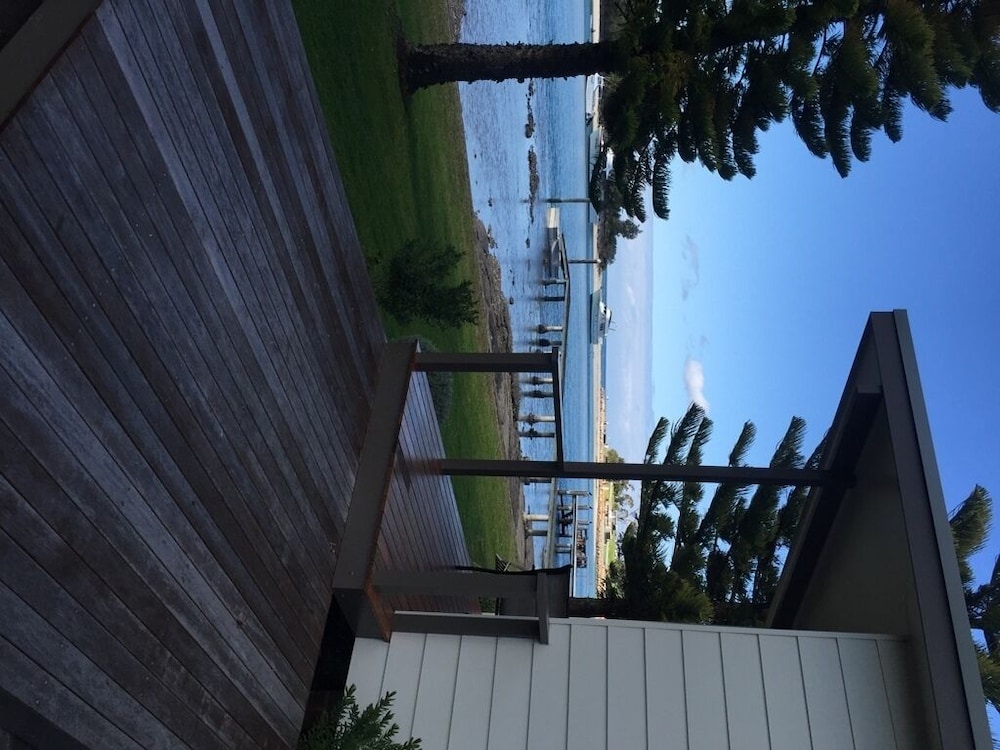 One Bedroom Waterfront with Spa Bath photo 1