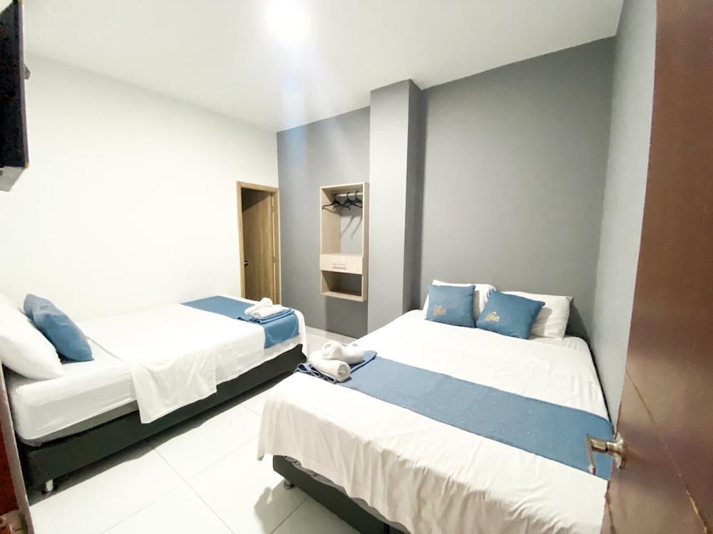 Quadruple Room, 2 Queen Beds, Non Smoking photo 2