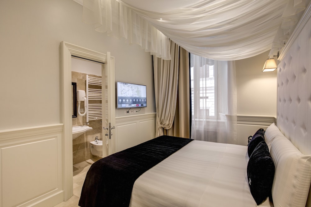 Standard Double or Twin Room photo 3