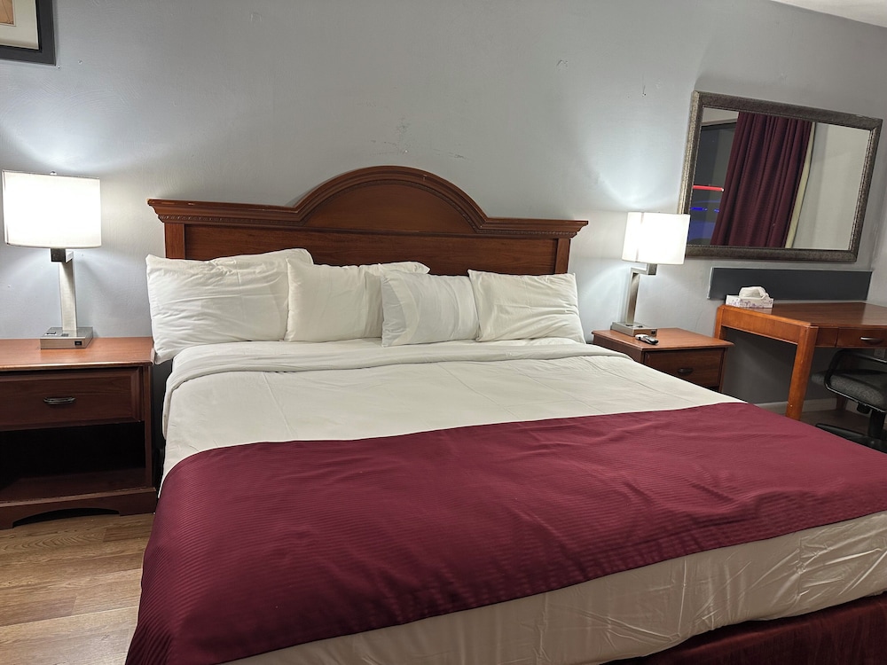 Standard Room, 1 King Bed photo 2