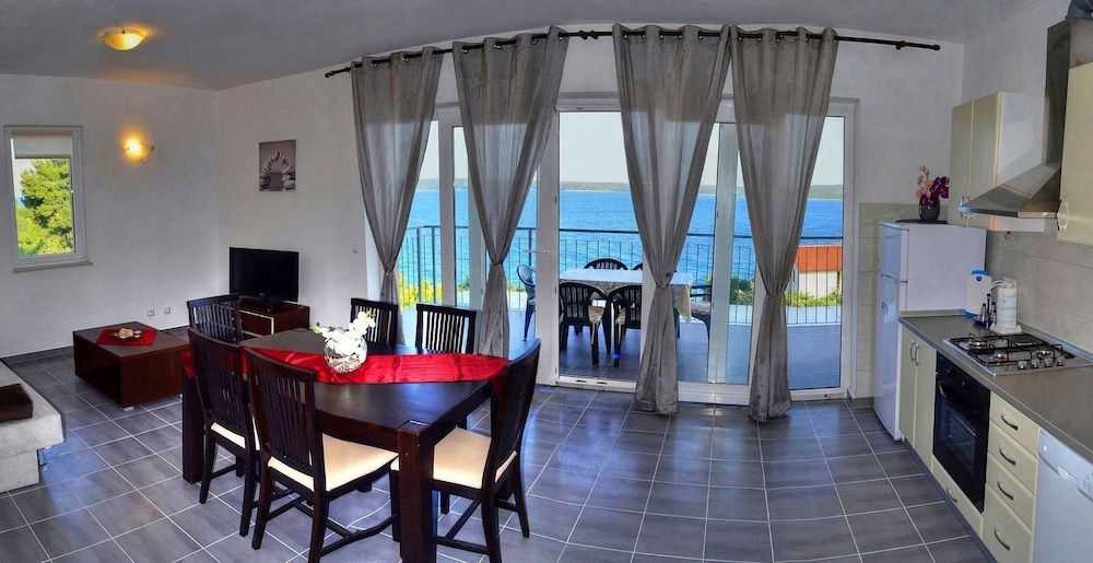Apartment (Jela - terrace and sea view - A1(4+2)) photo 3