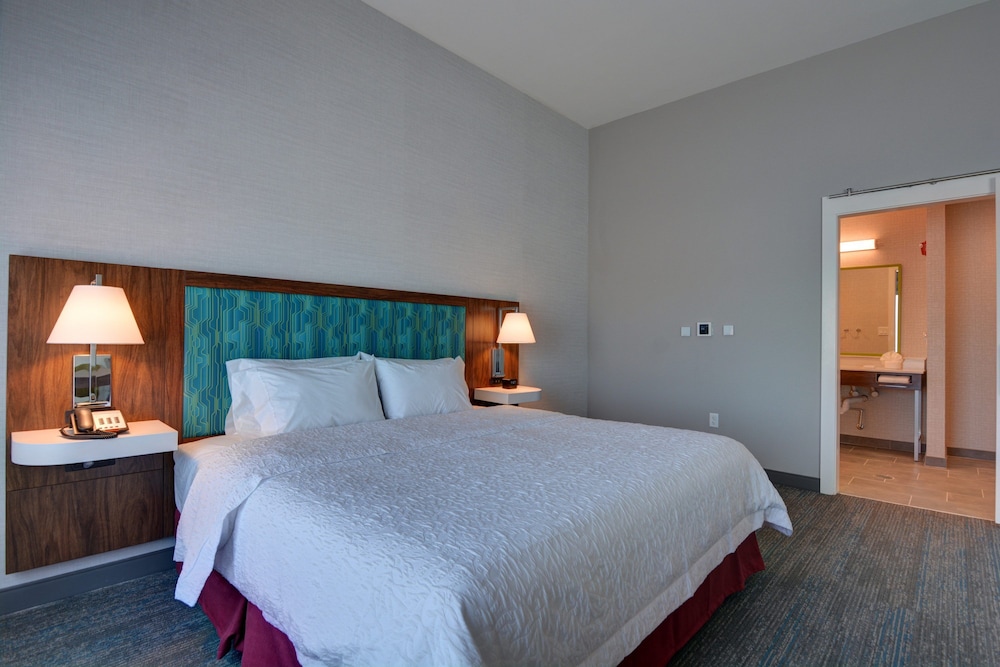 Room, 1 King Bed with Sofa bed, Accessible, Refrigerator & Microwave - Photo 3