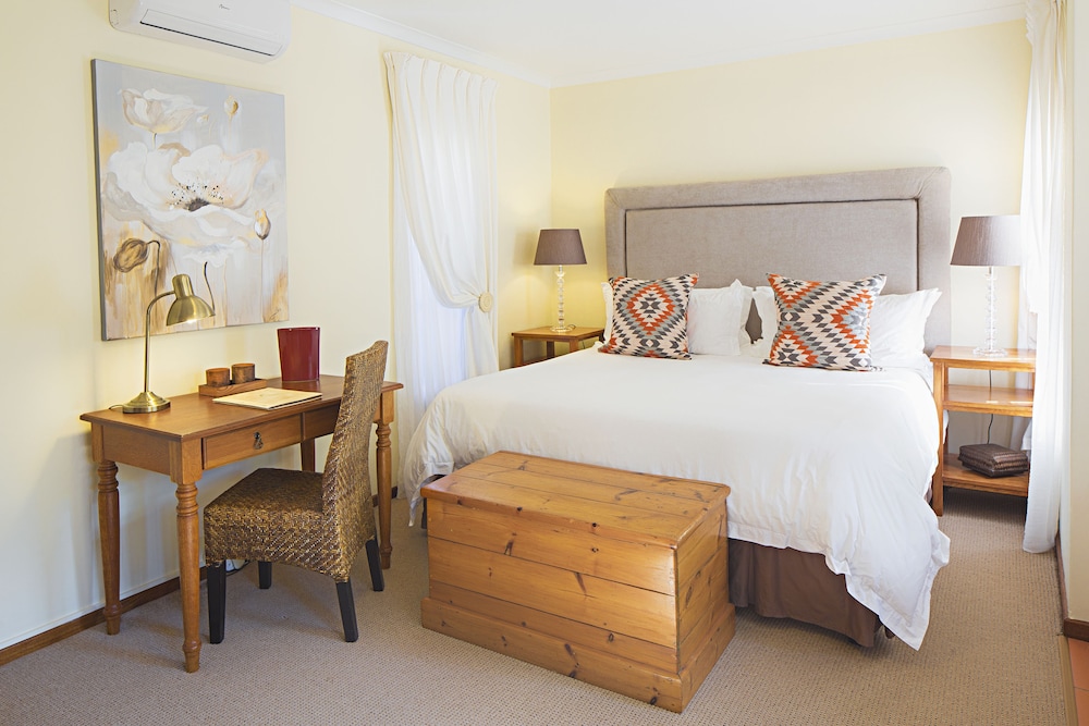 Basic Room, 1 King Bed photo 1