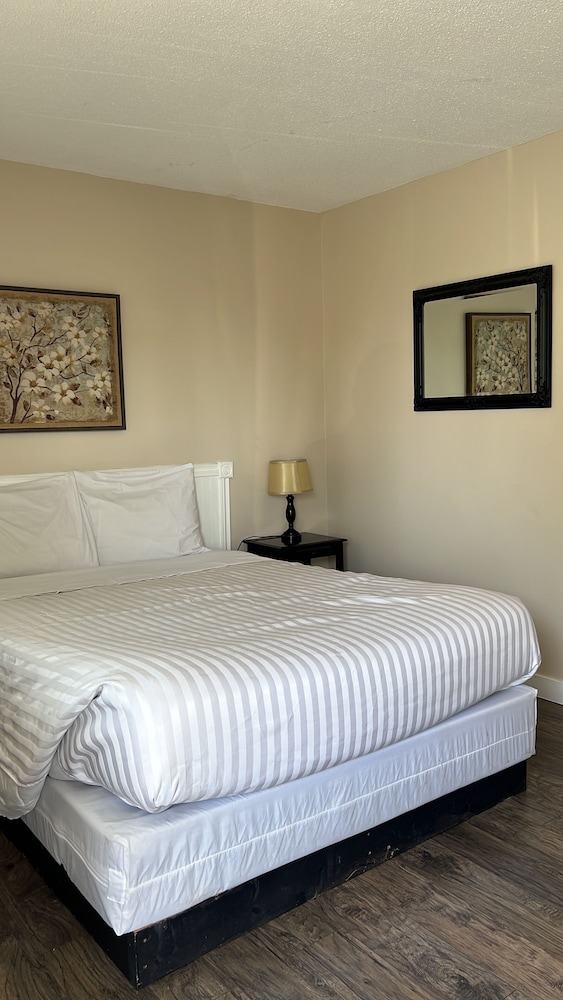 Room, 1 Queen Bed, Kitchenette - Photo 2