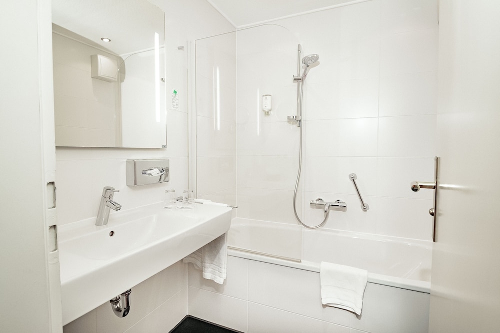Basic Double Room Single Use photo 2