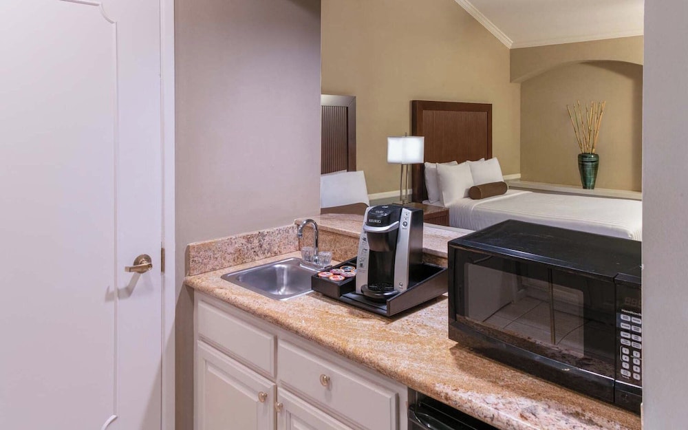 Executive Room, 2 Queen Beds, Golf View - Photo 1
