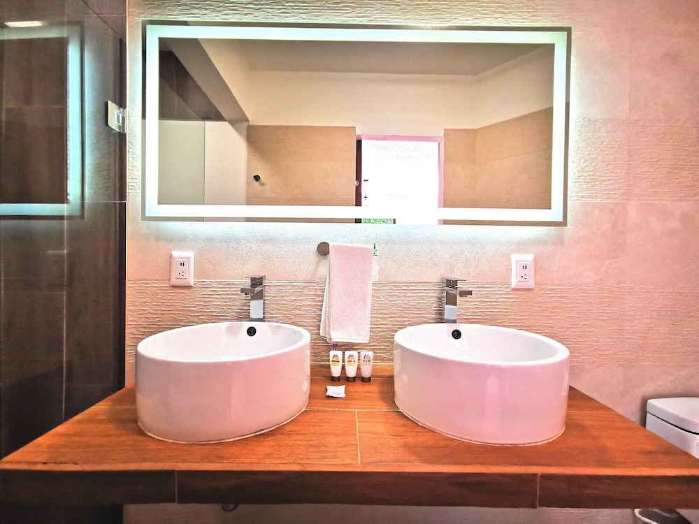 Topaz Suite photo 3