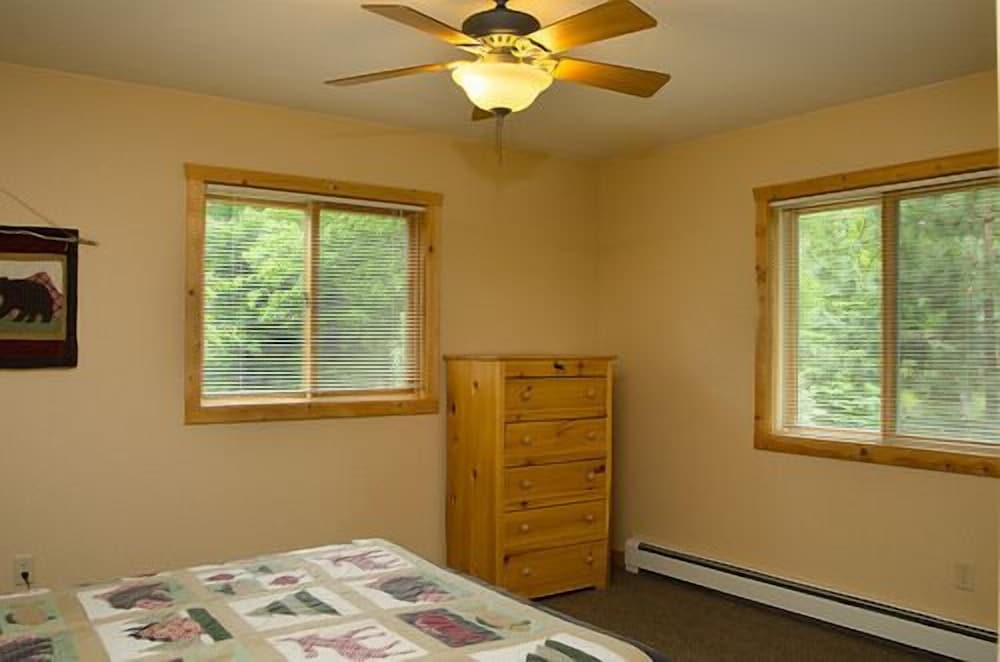 Cabin, 4 Bedrooms (Cabin 10 or 12) photo 3