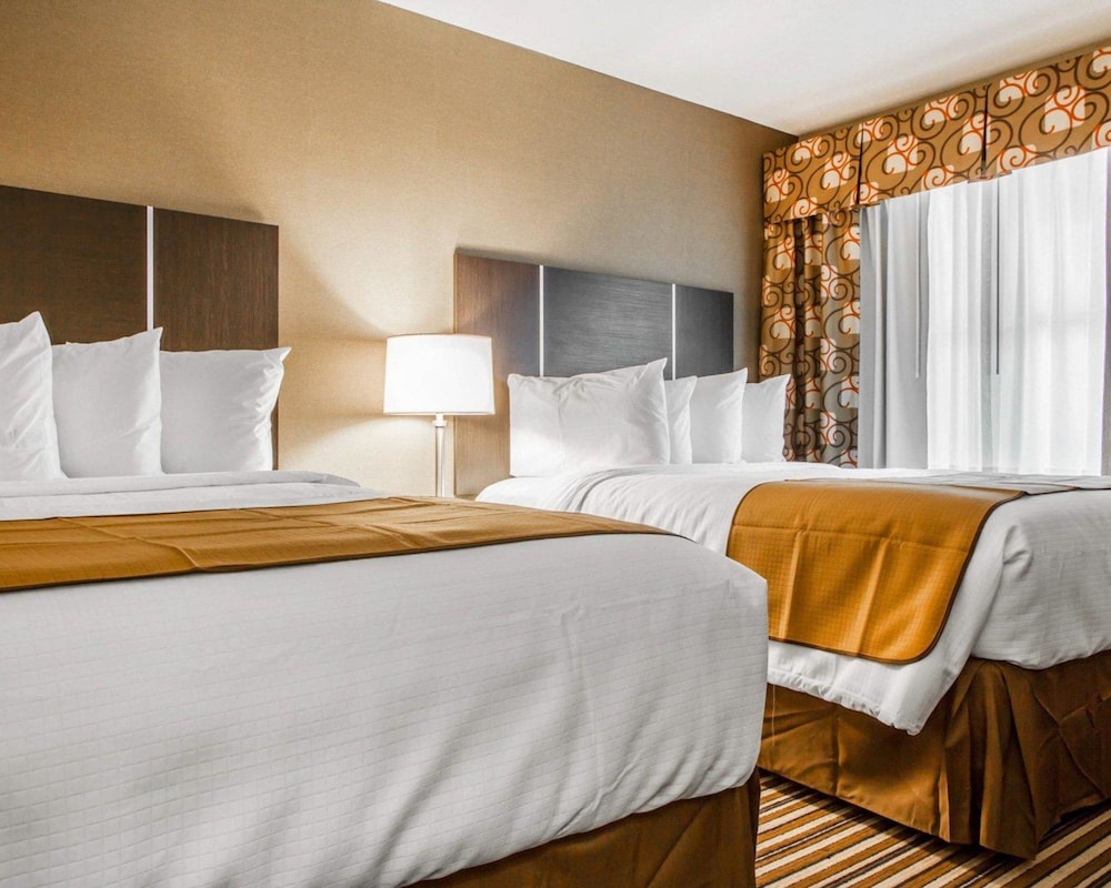 Suite, Multiple Beds, Non Smoking - Photo 2