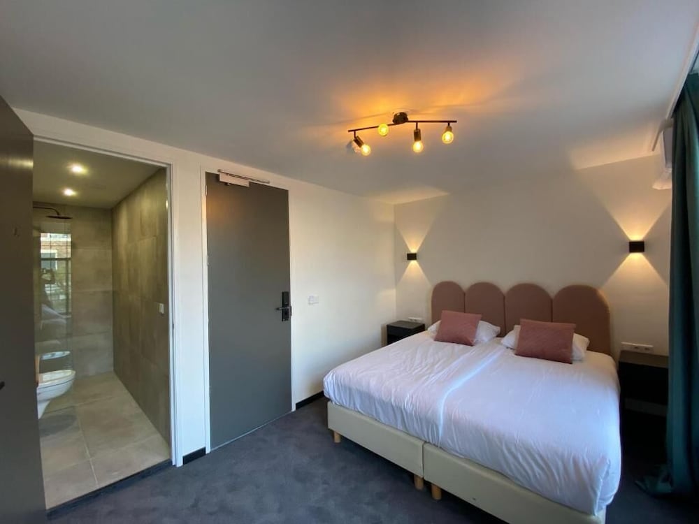 Deluxe Double Room photo 3