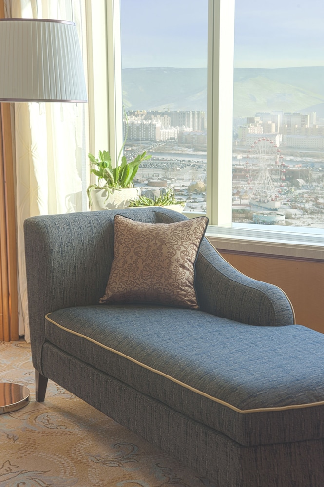 Suite (Specialty)