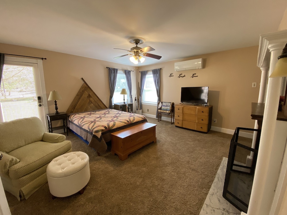 Appalachian Room photo 2