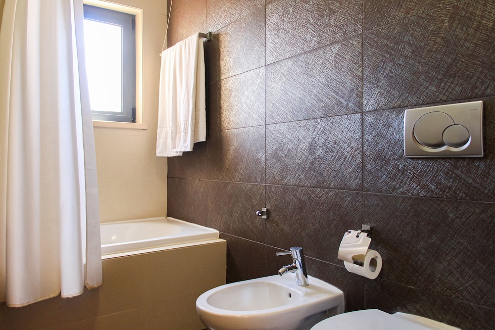 Double Room, River View - Photo 6