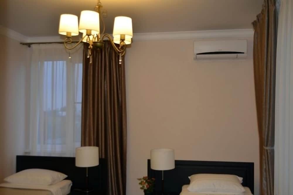 Standard Room, 2 Twin Beds, City View photo 2