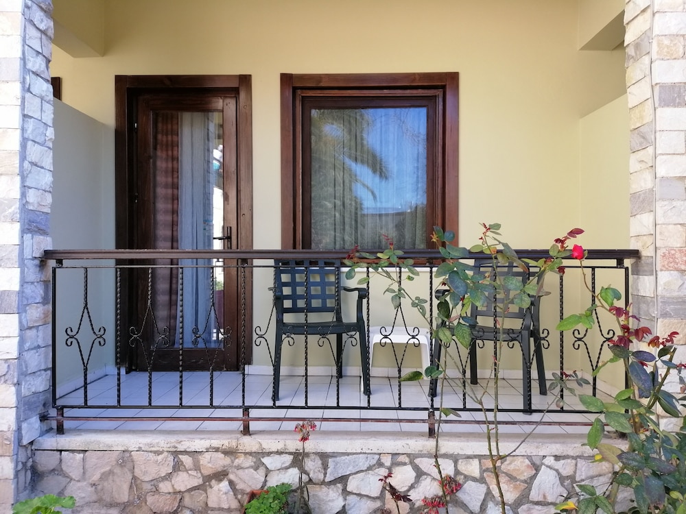 Deluxe Double Room, 1 King Bed, Sea View - Photo 3